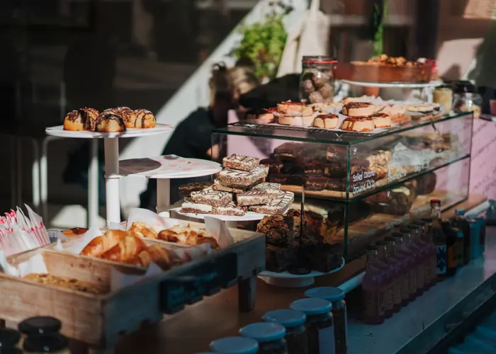 Hoe belangrijk zijn secundaire arbeidsvoorwaarden horeca in de huidige personeelsmarkt?