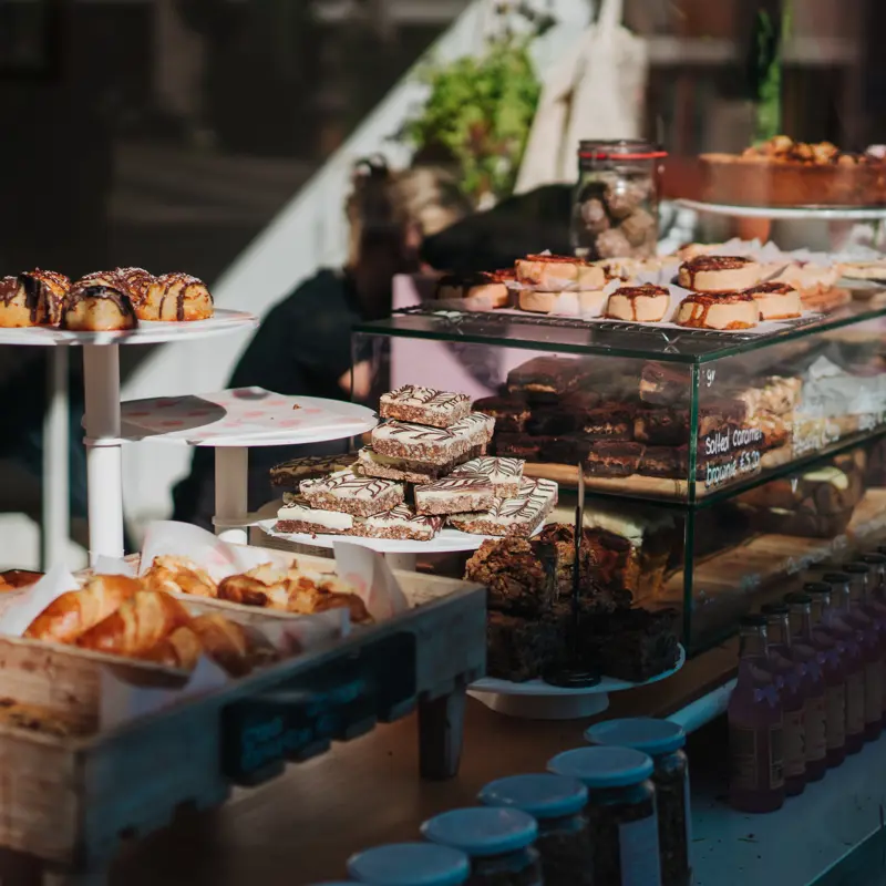 Hoe belangrijk zijn secundaire arbeidsvoorwaarden horeca in de huidige personeelsmarkt?