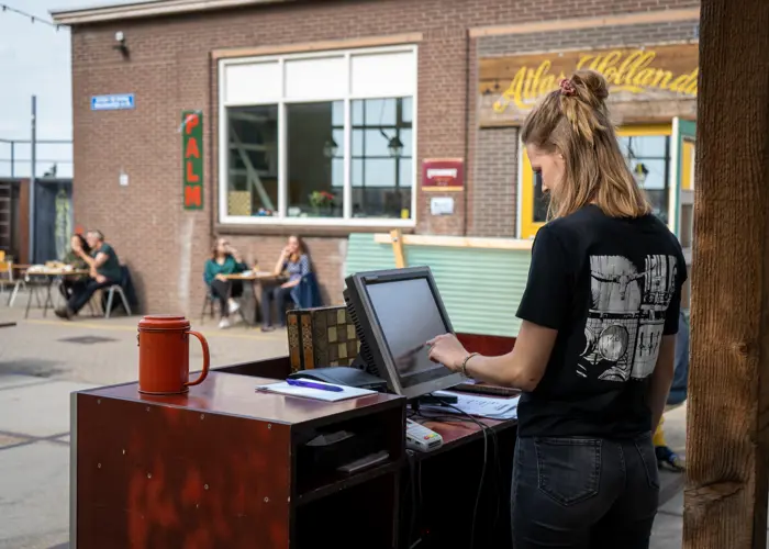 Loonadministratie horeca, zelf doen of uitbesteden?