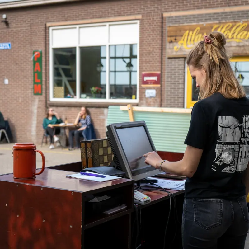 Loonadministratie horeca, zelf doen of uitbesteden?