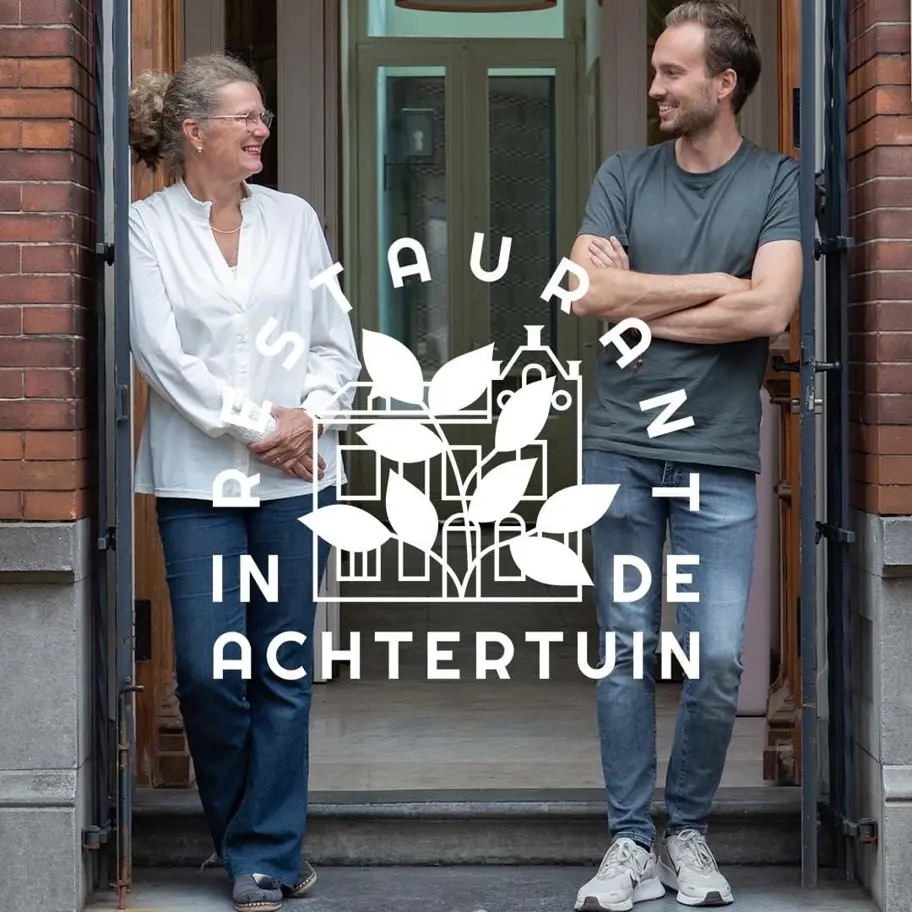 Margriet en Joep In de Achtertuin