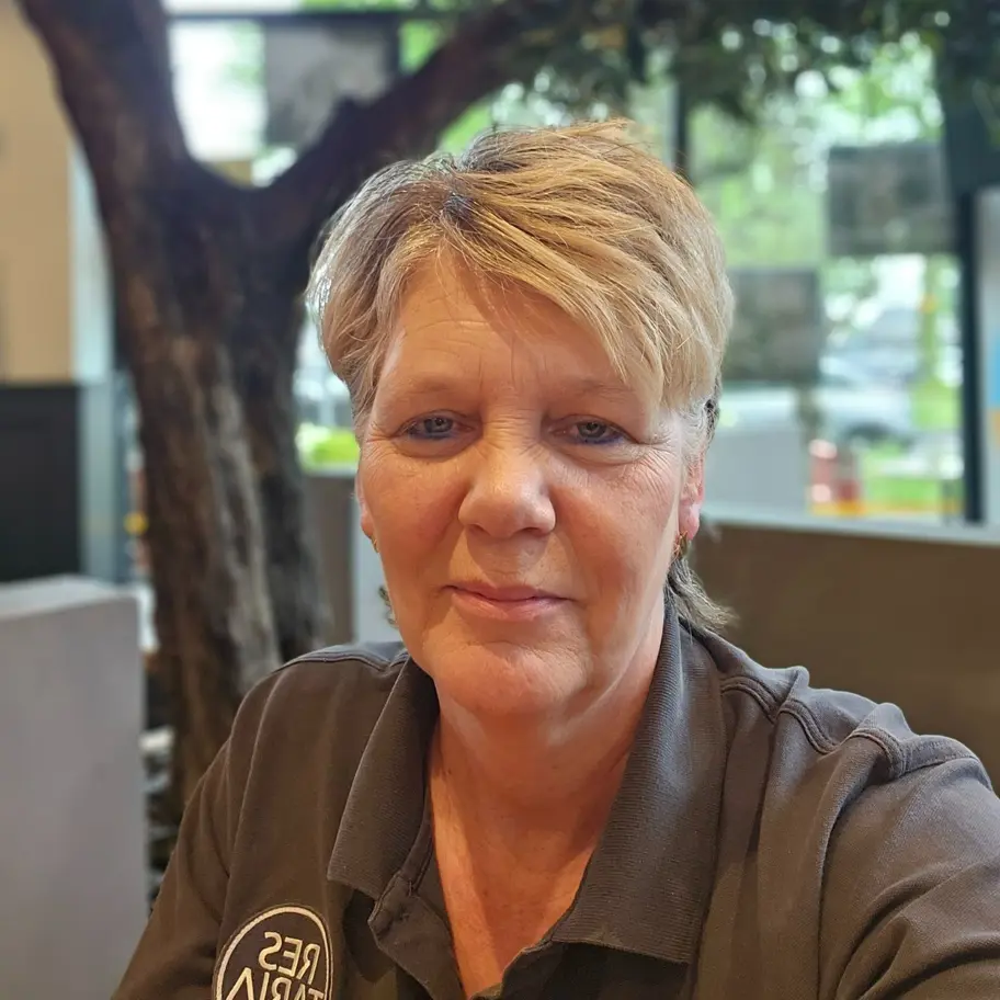 Ine van Restaria Loon