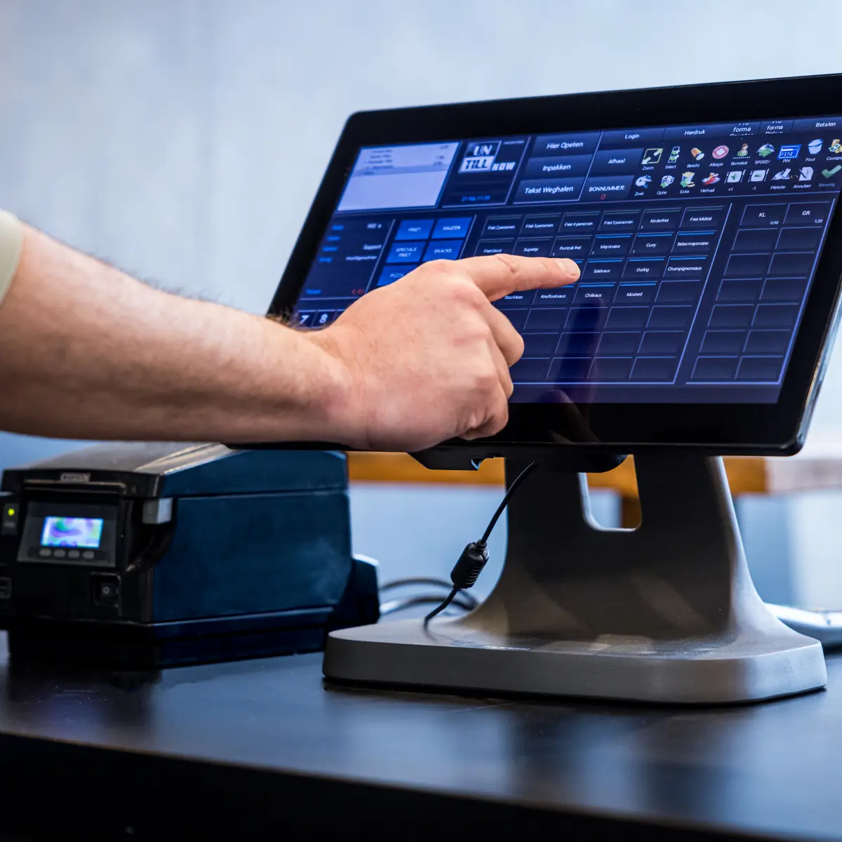 UnTill personeel gebruikt kassa
