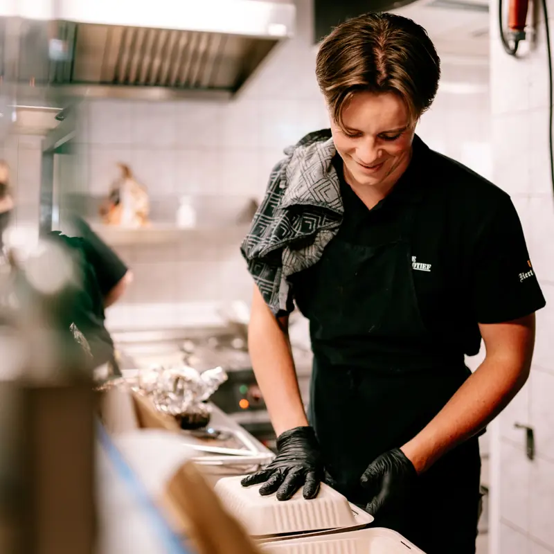 Overwerken? Dit zegt de horeca-cao erover