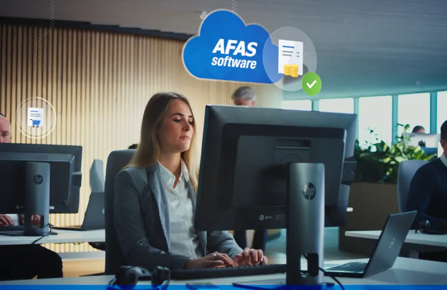 Afas medewerkers achter laptop voor AFAS software